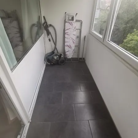 Apartment Land *