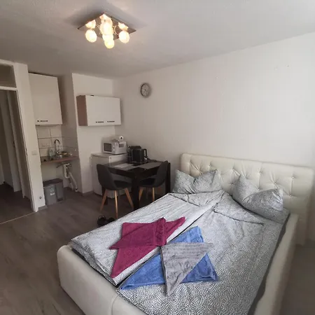 Apartment Land *