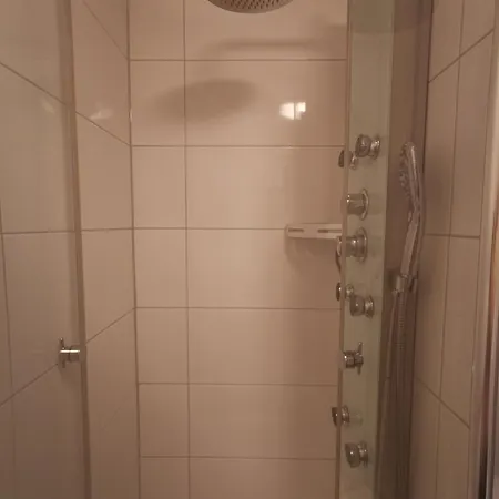 Apartamento Close To Citycenter, 5 Min Metro U1, 50 M Bus, *